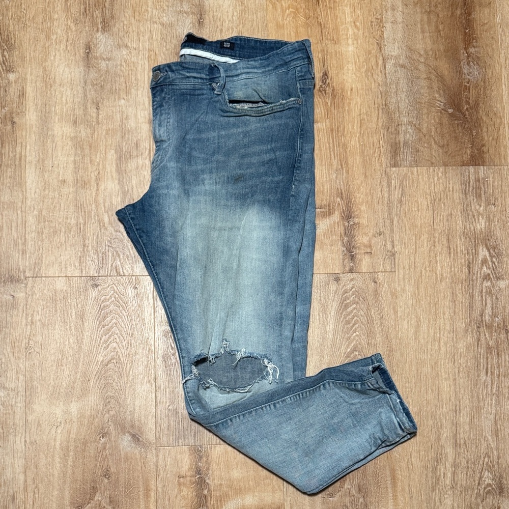 Jordan Craig Men's Faded Blue Distressed Jeans